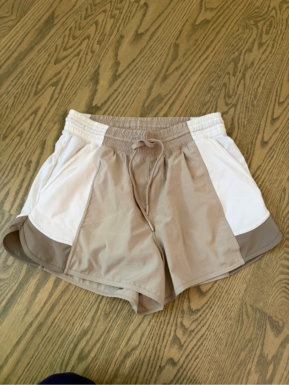 Abercrombie YPB Women’s Two-Tone Athletic Shorts in Beige and White